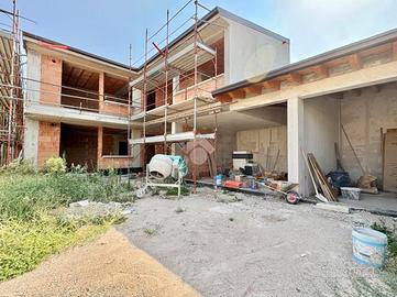 4 LOCALI A NOGAROLE ROCCA