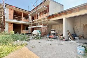 4 LOCALI A NOGAROLE ROCCA