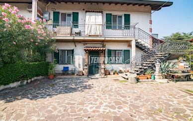 APPARTAMENTO IN VILLA BIFAMILIARE