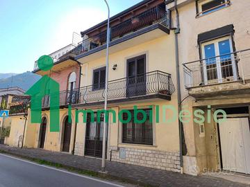 Casa indipendente di 160 m² con più di 5 locali a 
