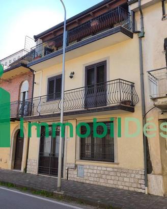 Casa indipendente di 160 m² con più di 5 locali a 