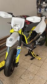 Husqvarna 701 supermoto