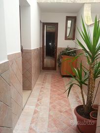 BILOCALE A PIANO TERRA ARREDATO