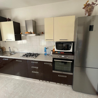Cucina lineare completa di elettrodomestici