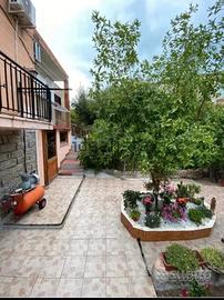 Casa indipendente con giardino