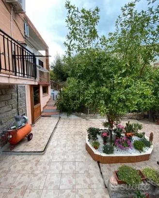 Casa indipendente con giardino
