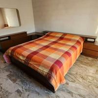 Letto e struttura comodini