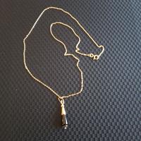 Collana in oro giallo 18k; pendente in onice ne