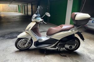 Beverly 300 i e