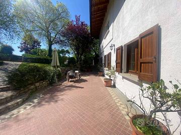 Casa indipendente di 230 m² con più di 5 locali e 