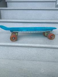 Skateboard ragazzo luminoso
