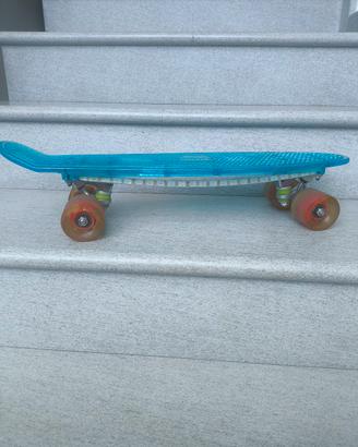 Skateboard ragazzo luminoso