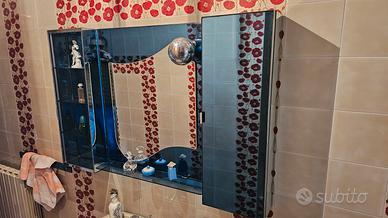 specchio bagno completo di accessori e lampadario 