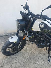 Benelli Leoncino 125