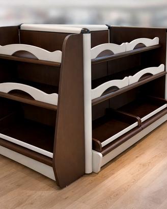 Scaffalatura in legno