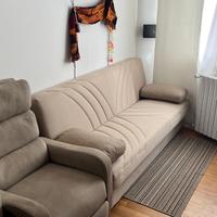 Divano + poltrona + mobile/dispensa a 3 ante