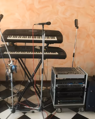 Attrezzatura  per piano bar o eventi musicali