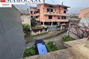 Casa in costruzione con box e giardino
