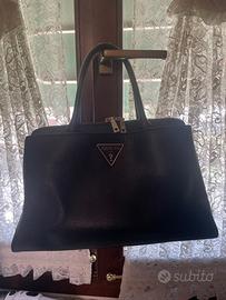 Borsa Guess nera a mano/spalla con logo - Usata