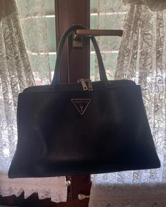 Borsa Guess nera a mano/spalla con logo - Usata
