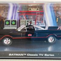 Batman Batmobile 1966 Diorama Batcaverna DC
