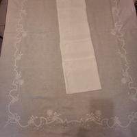 elegante tovaglia il lino, ricamata a mano x 6