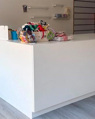 arredamento completo per negozio di abbigliamento