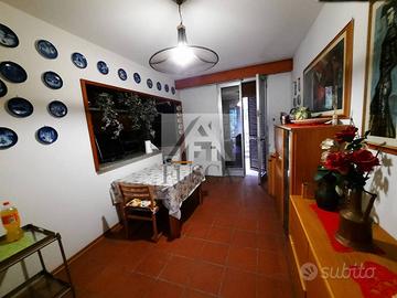 Villa di 1170 m² con più di 5 locali a Lucca
