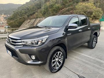 Toyota Hilux 2.4 D-4D 4WD 4 porte Double Cab Execu