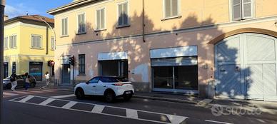 Immobile di 90 m² con 1 locale a Seregno