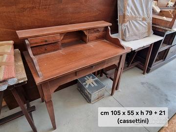 Scrivania, secretaire con cassetti