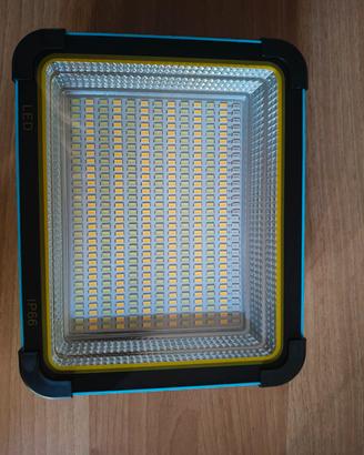 1Fari LED solare ricaricabile IP66 con USB – NUOVO