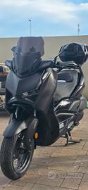  Xmax 300 tech 2024 pari al NUOVO