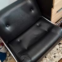 VIn vendiță due poltrone single,una a tre posti al