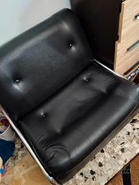 VIn vendiță due poltrone single,una a tre posti al