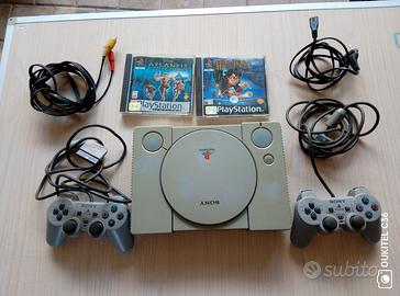 Sony PlayStation 1 con due giochi