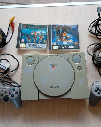 Sony PlayStation 1 con due giochi