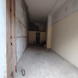 Ampio locale 290 m² diviso in due parti