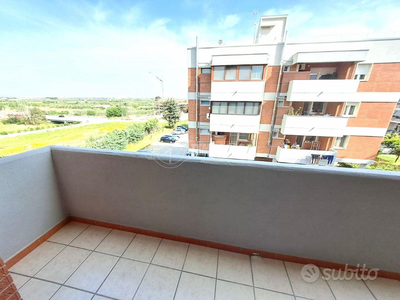 Comodo trivani con terrazzino e cantina e p.auto! - Vista 5