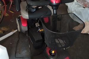 Scooter elettrico per anziani e disabili 