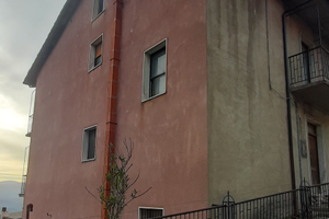 Abitazione singola su 3 piani