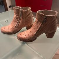 Stavetto con tacco in pelle