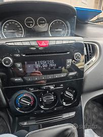 stereo lancia y 