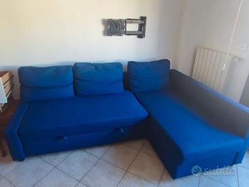 divano letto ad angolo e contenitore