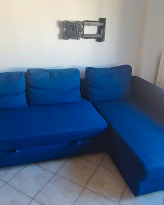 divano letto ad angolo e contenitore