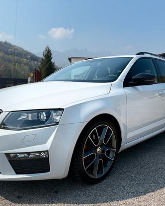 Skoda Octavia 2.0 TDI DSG Wagon RS E6 184CV