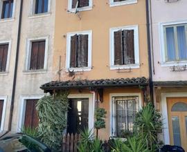 Abitazione con magazzino e terreni a Tregnano (VR)