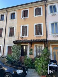 Abitazione con magazzino e terreni a Tregnano (VR)