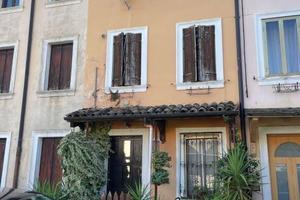 Abitazione con magazzino e terreni a Tregnano (VR)