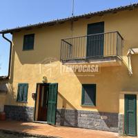 CASA SEMINDIPENDENTE ORDINATA CON GIARDINO!